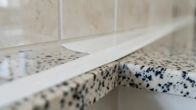 Plastikowe listwy wykończeniowe do mebli