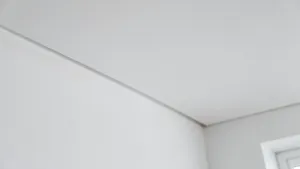 Wykończenie między sufitem a ścianą